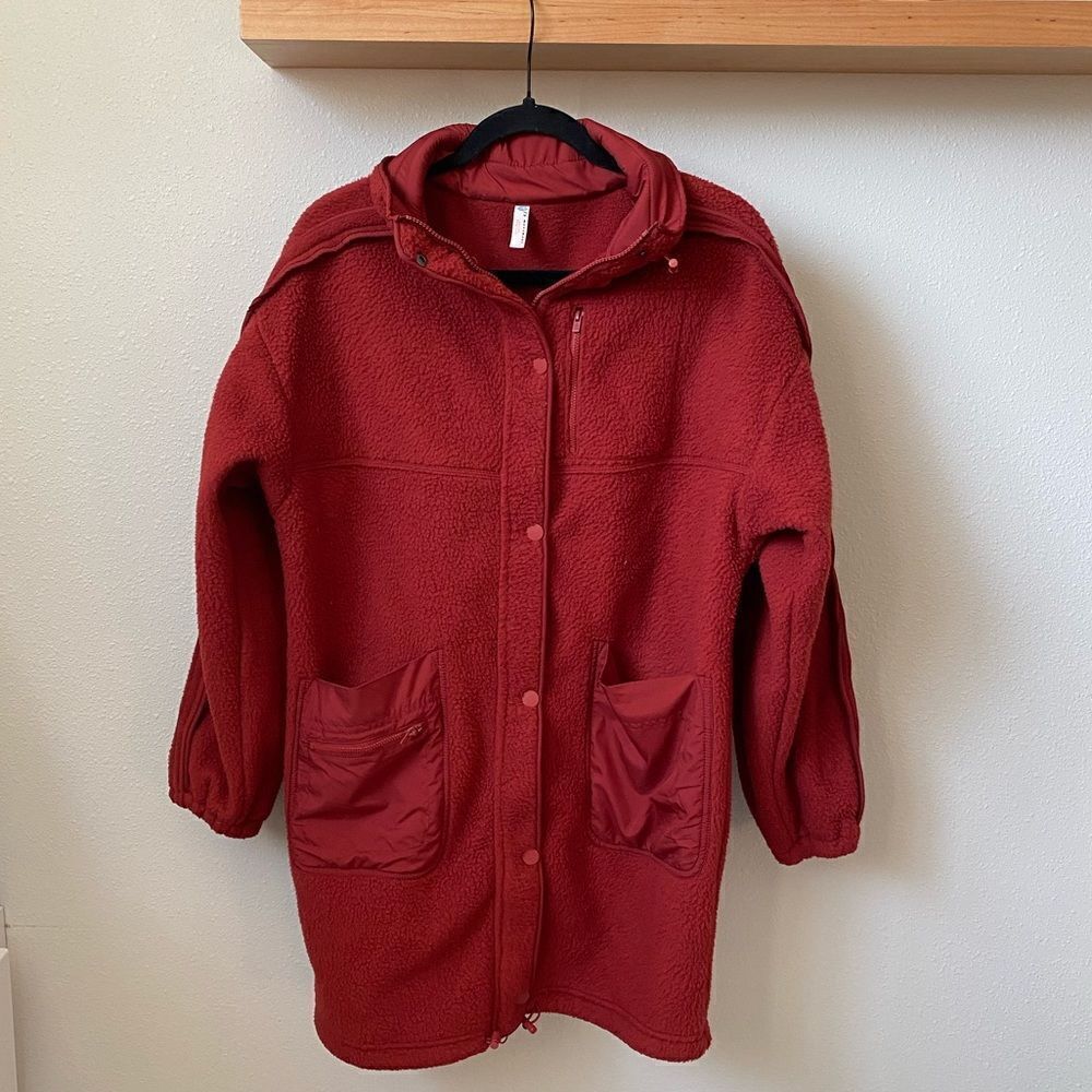 WOMENS FREE PEOPLE MOVEMENT VERY OVERSIZED COAT SIZE XS. FITS A MEDIUM